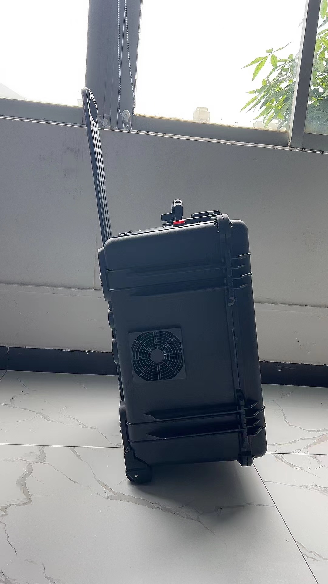 岱岳手拉箱型移动通信干扰器